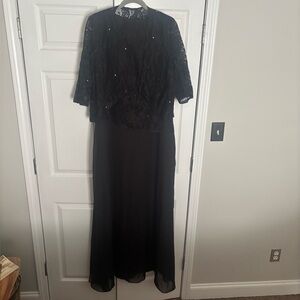 Elegant Black Lace Evening Dress